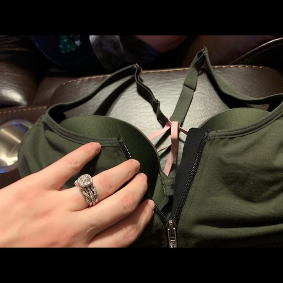 Victoria’s Secret Sportsbra - Picture 2 of 4